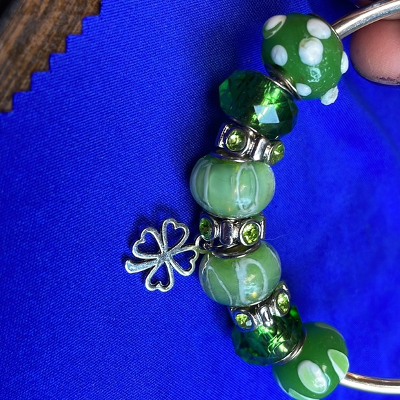 Adorable Saint Patrick’s day bracelet just for your sweetheart to wear - Picture 5 of 6